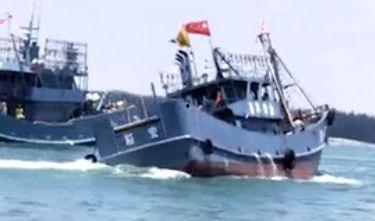 网友爆料渔船视频在线观看,渔船惊险瞬间，海上求生实况视频引关注